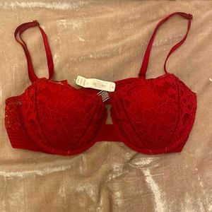 Brand New Victoria’s Secret Very Sexy Uplift Balconet Bra
